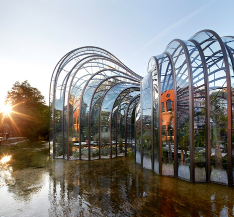 Bombay Sapphire by Thomas Heatherwick - photographed by Hufton and Crow