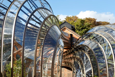 Bombay Sapphire by Thomas Heatherwick - photographed by Hufton and Crow