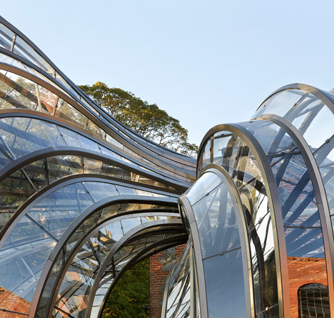 Bombay Sapphire by Thomas Heatherwick - photographed by Hufton and Crow