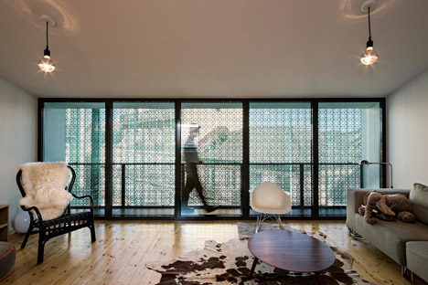 Casa No Príncipe Real by Camarim Architect
