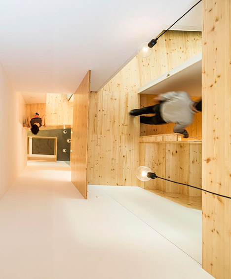 Casa No Príncipe Real by Camarim Architect