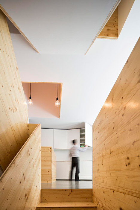 Casa No Príncipe Real by Camarim Architect