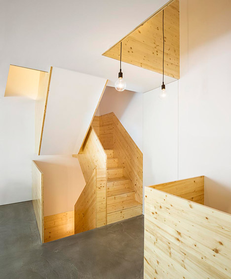 Casa No Príncipe Real by Camarim Architect
