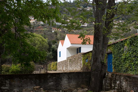 Casa dos Caseiros by SAMF