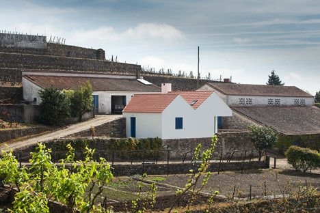 Casa dos Caseiros by SAMF
