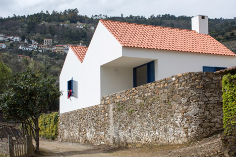 Casa dos Caseiros by SAMF