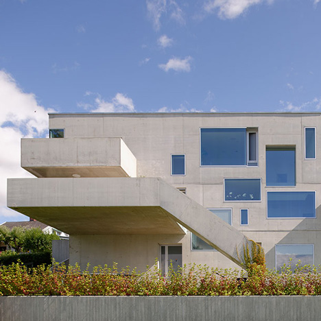 Carl-Viggo Hølmebakk completes “labyrinth-like” concrete home in Norway