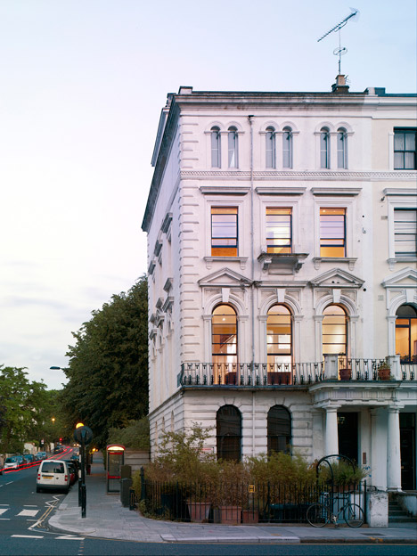 Elgin Crescent apartment by Andrew Pilkington