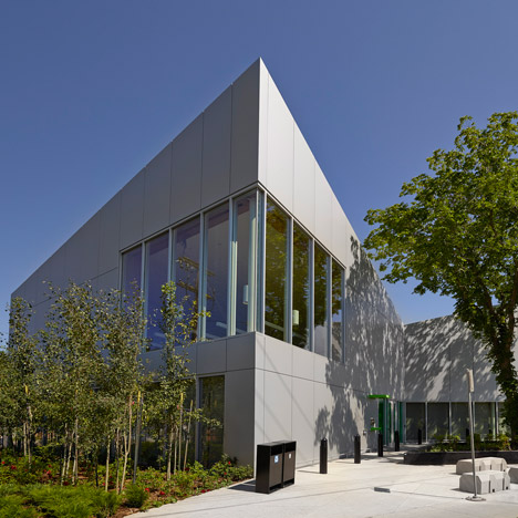 Schmidt Hammer Lassen’s Canadian library mimics the angular roofs of its neighbours