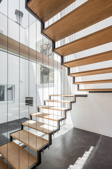 House JA by Filipe Pina + Ines Costa