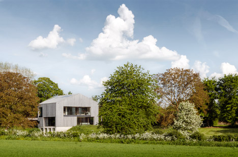House in Oxfordshire by Peter Feeny Architects