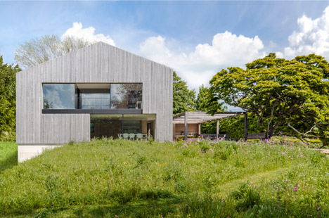 House in Oxfordshire by Peter Feeny Architects