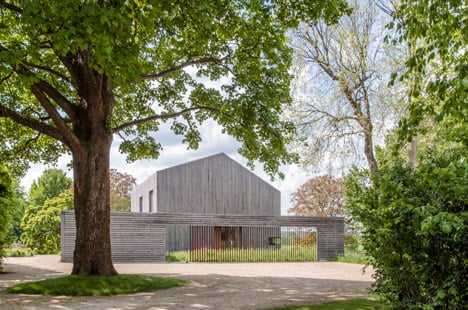 House in Oxfordshire by Peter Feeny Architects