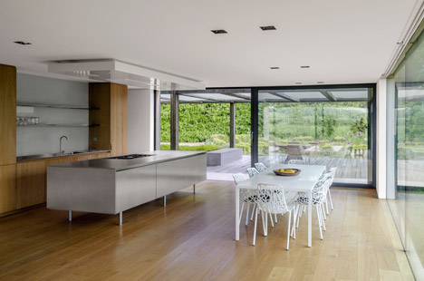 House in Oxfordshire by Peter Feeny Architects