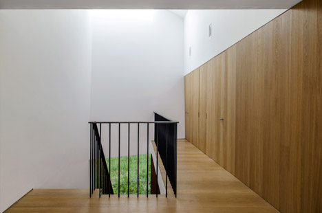 House in Oxfordshire by Peter Feeny Architects