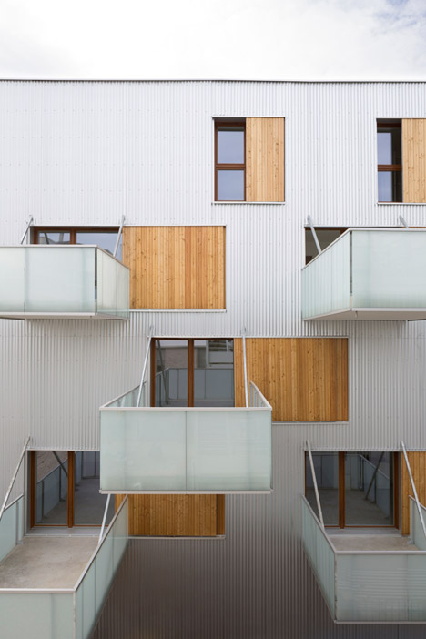 Housing in Nanterre by CFA