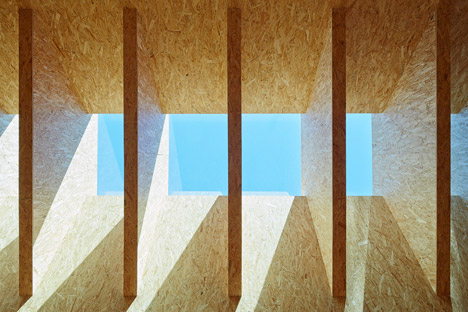 Husaro_House_by_Tham_and_Videgard_dezeen_0_1000