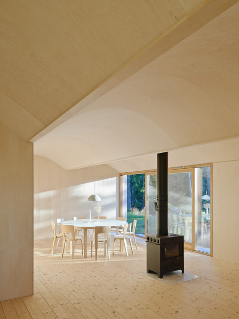 Husaro_House_by_Tham_and_Videgard_dezeen_0_1000