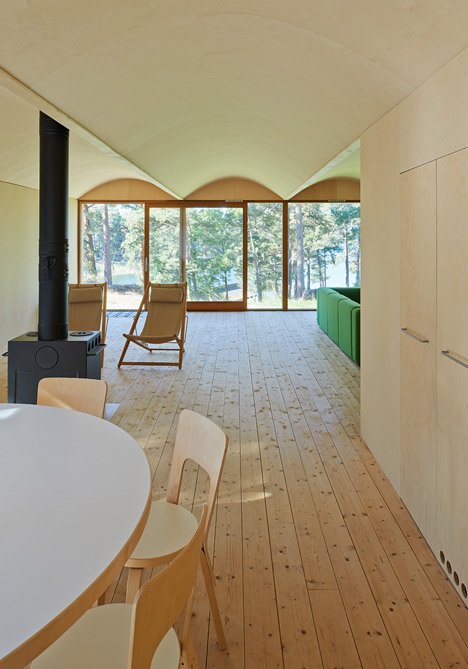 Husaro_House_by_Tham_and_Videgard_dezeen_0_1000