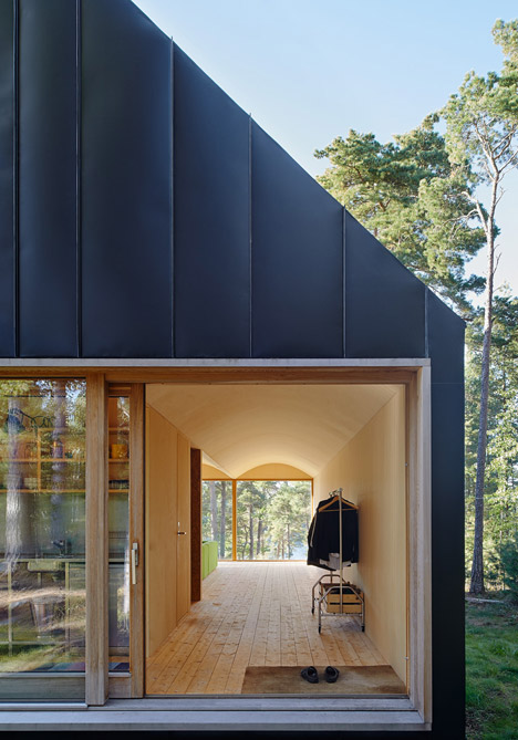 Husaro_House_by_Tham_and_Videgard_dezeen_0_1000