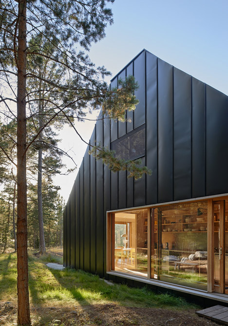 Husaro_House_by_Tham_and_Videgard_dezeen_0_1000