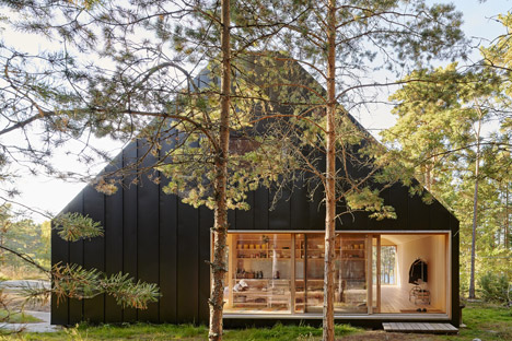 Husaro_House_by_Tham_and_Videgard_dezeen_0_1000