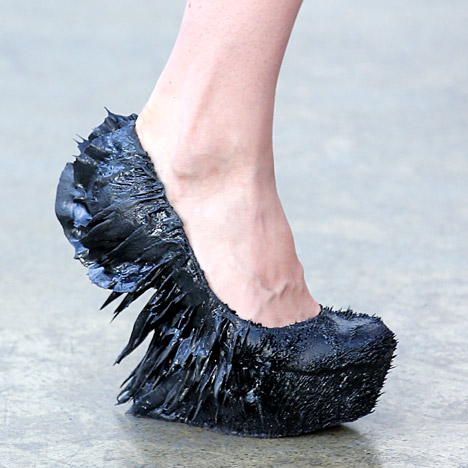 Jolan van der Wiel magnetic shoes for Iris van Herpen