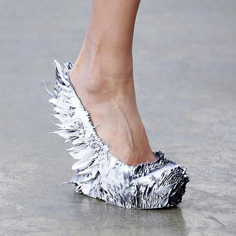 Jolan van der Wiel magnetic shoes for Iris van Herpen