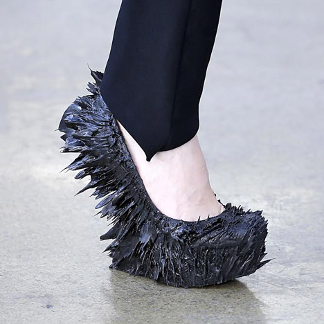 Jolan van der Wiel magnetic shoes for Iris van Herpen