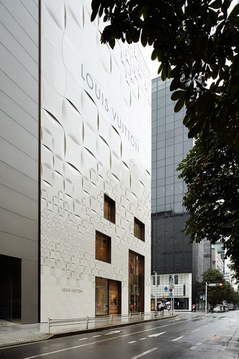 Louis Vuitton Tokyo by Aoki Jun