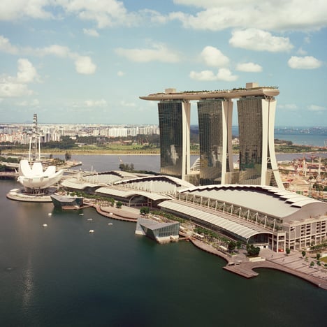 Moshe Safdie on Marina Bay Sands: a single tower would have been “unbearable”