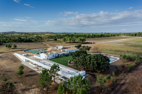 Rural Tourism in Odemira by [i]da arquitectos