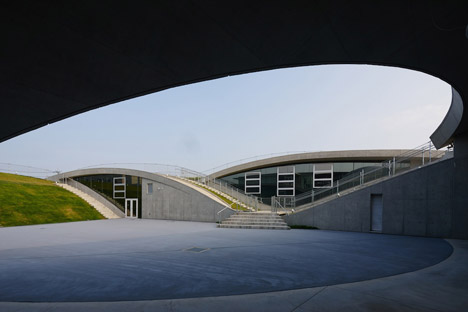 Science Hills Komatsu by Mari Ito