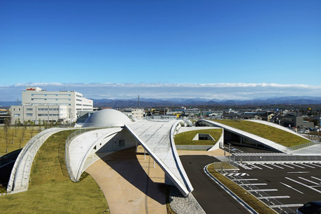 Science Hills Komatsu by Mari Ito