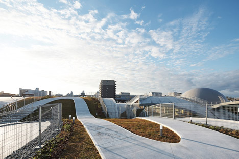 Science Hills Komatsu by Mari Ito