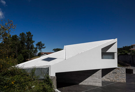 Taíde House by Rui Vieira Oliveira and Vasco Manuel Fernandes
