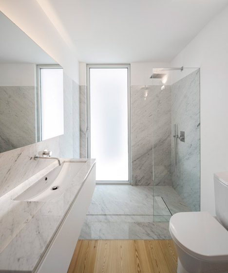 Taíde House by Rui Vieira Oliveira and Vasco Manuel Fernandes