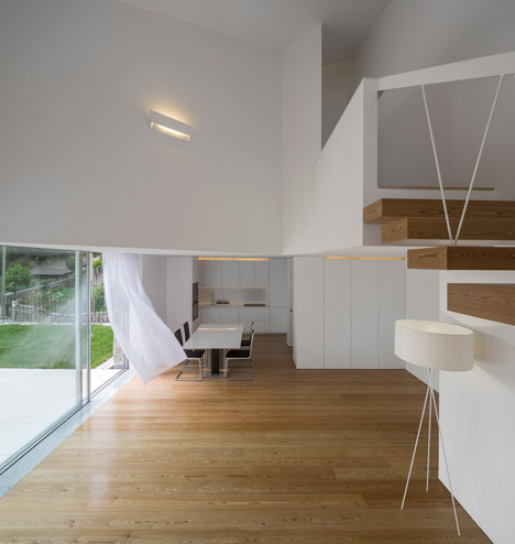 Taíde House by Rui Vieira Oliveira and Vasco Manuel Fernandes
