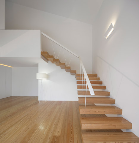 Taíde House by Rui Vieira Oliveira and Vasco Manuel Fernandes