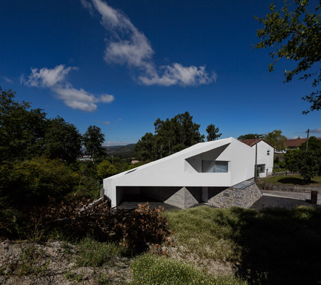 Taíde House by Rui Vieira Oliveira and Vasco Manuel Fernandes