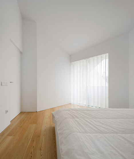 Taíde House by Rui Vieira Oliveira and Vasco Manuel Fernandes