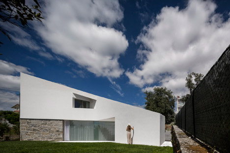 Taíde House by Rui Vieira Oliveira and Vasco Manuel Fernandes