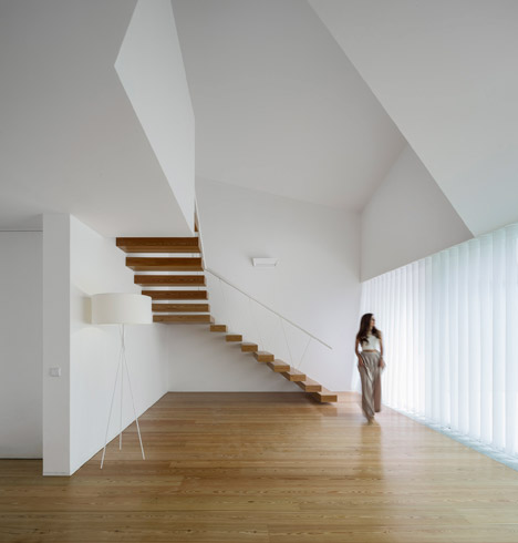 Taíde House by Rui Vieira Oliveira and Vasco Manuel Fernandes