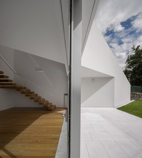 Taíde House by Rui Vieira Oliveira and Vasco Manuel Fernandes