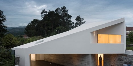Taíde House by Rui Vieira Oliveira and Vasco Manuel Fernandes