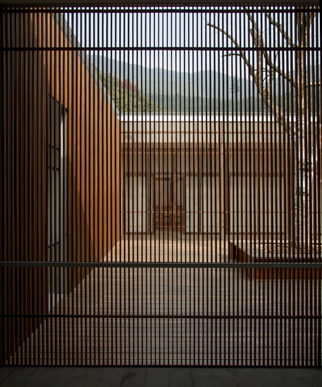 The Screen by Li Xiaodong