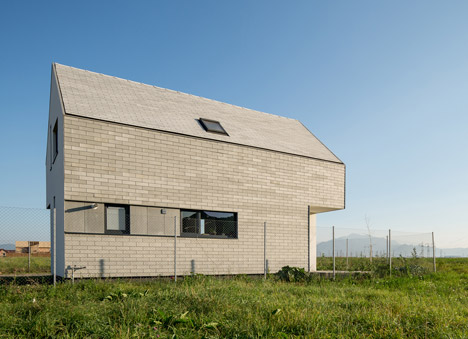 omHOUSE by insert studio