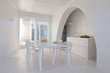 A Holiday House in Santorini Island by Alexandros Kapsimalis and Marianna Kapsimalis