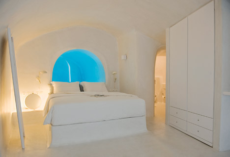 A Holiday House in Santorini Island by Alexandros Kapsimalis and Marianna Kapsimalis