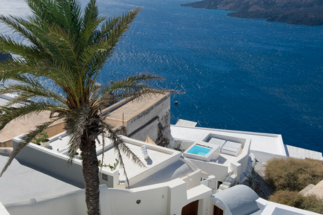 A Holiday House in Santorini Island by Alexandros Kapsimalis and Marianna Kapsimalis